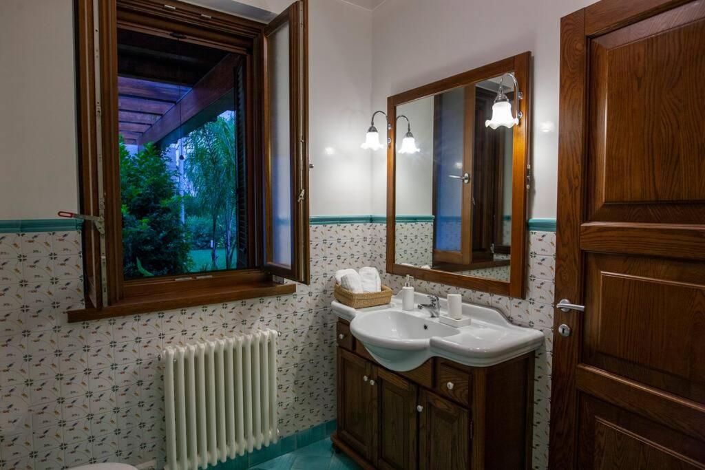 Spaziosa Villa Con Piscina E Giardino, Polignano A Mare Dış mekan fotoğraf